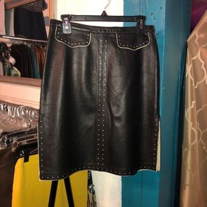 Moda international leather skirt